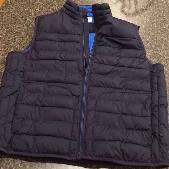 NWOT Gap down Coldcontrol lightweight puffer vest - Picture 7 of 8